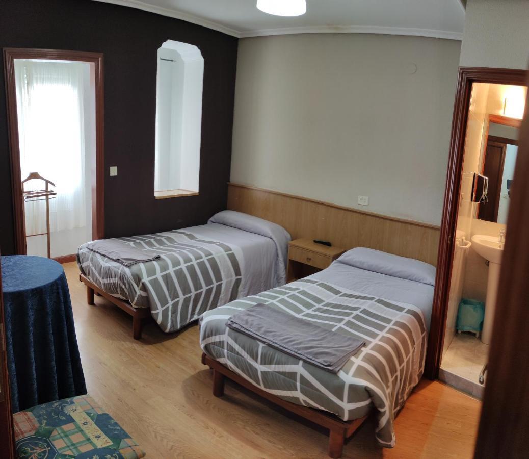 Hostal Castilla Miranda de Ebro Bagian luar foto